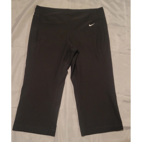 Nike Dri Fit Women's‎ Medium Capri Leggings Pants Black Running 339513-010 EUC - Picture 1 of 7